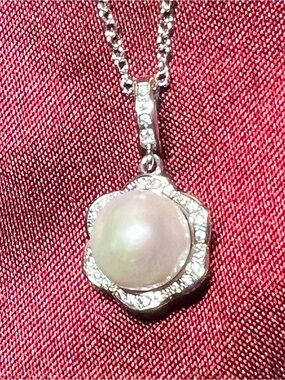 Opalescent Freshwater Pearl Pendant in Silver with 18” Sterling Silver Necklace